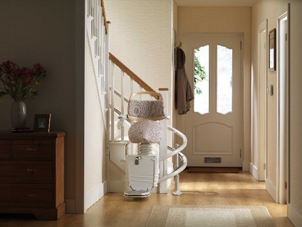 Monte-escalier pour les personnes qui ont des difficultés à fléchir les genoux et/ou les hanches