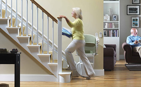 Weet u hoe weinig ruimte een traplift op uw trap inneemt?