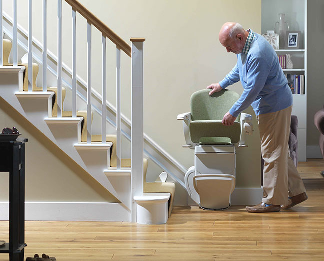 Smalle trappen zijn geen probleem voor een Stannah traplift