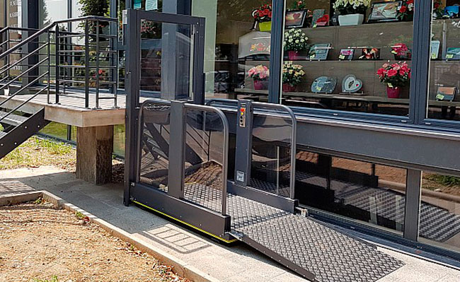 Stannah Liftboy Platformlift buiten