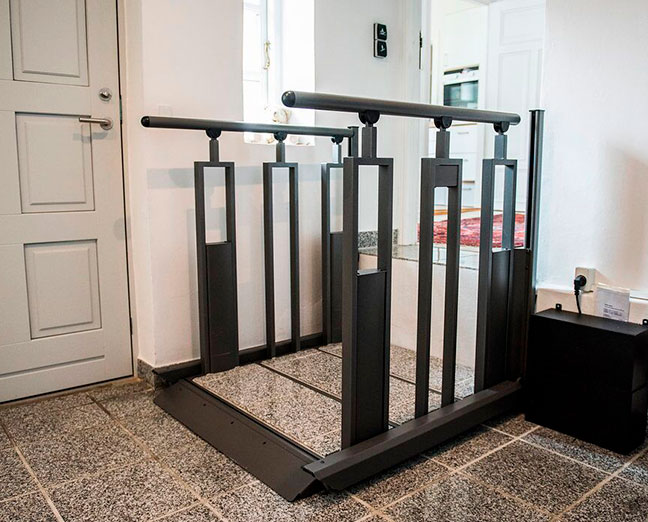 Stannah verticale huislift voor rolstoel