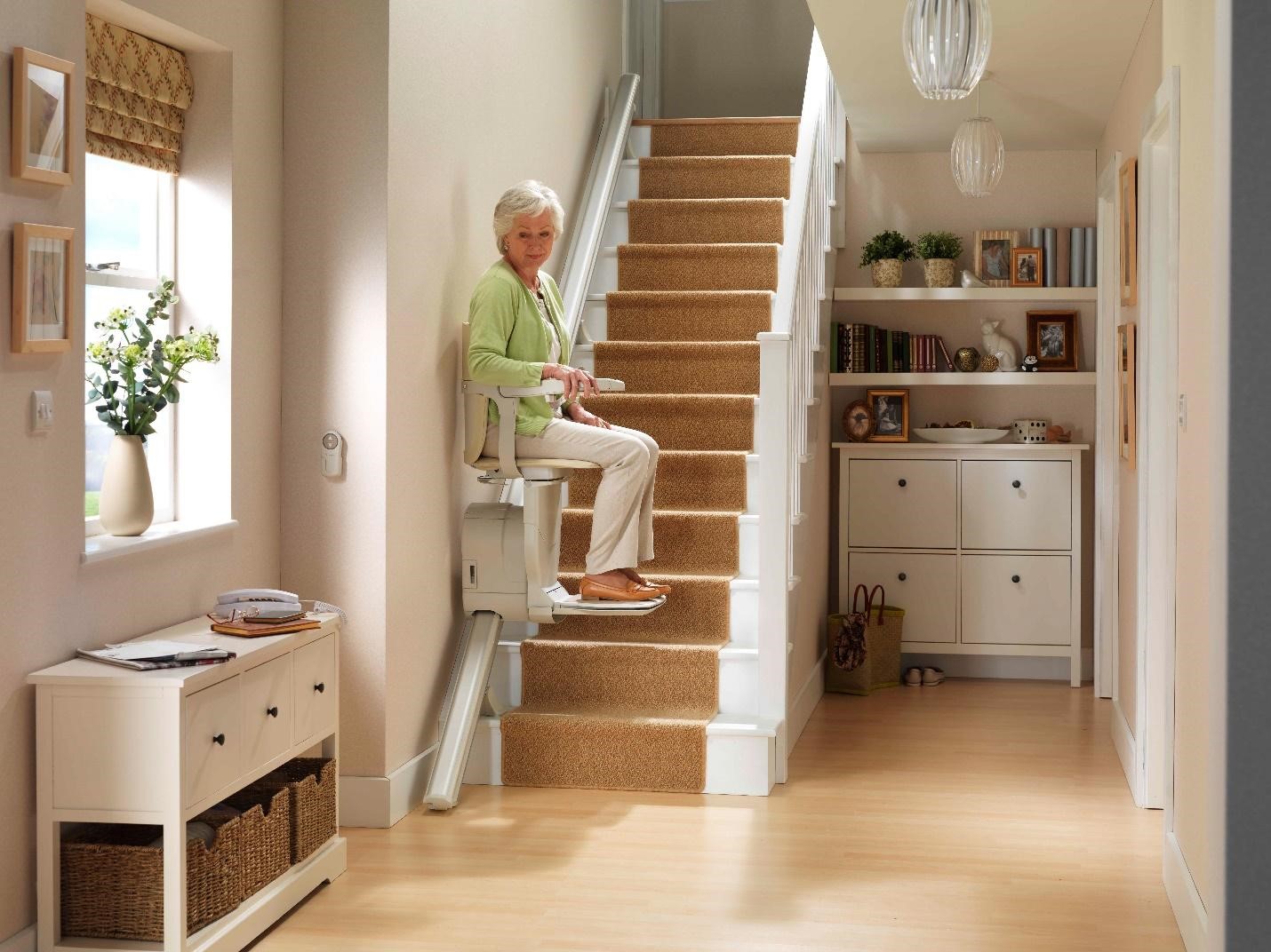 Traplift rail voor een rechte trap